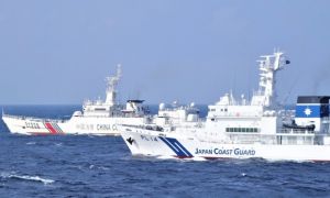 Hải cảnh Trung Quốc chạm trán tàu chở nghị sĩ Nhật Bản