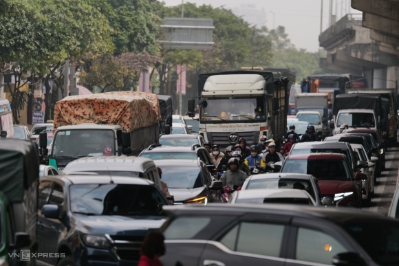 5 Nguoi Dan Linh Kinh Hanh Ly Roi Ha Noi Ve Que An Tet