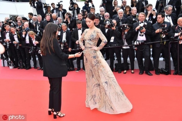 10 Tro Lo Gay Kinh Hai Cua Doi Quan Cbiz Tai Tham Do Cannes