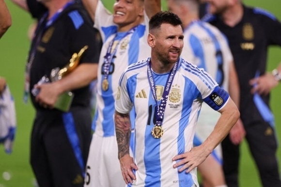 2 Thu Truong Argentina Bi Mat Chuc Vi Yeu Cau Messi Xin Loi