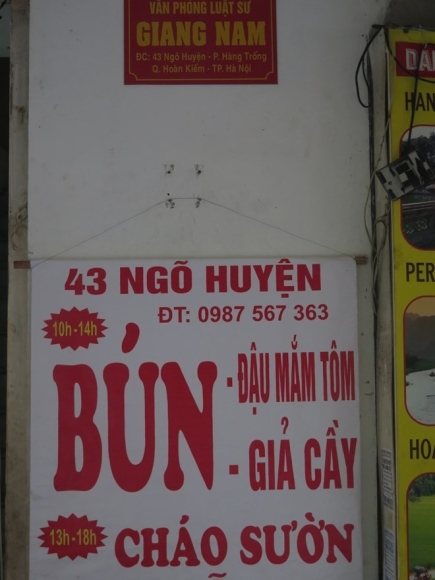 2 Co Gai Ha Noi Tot Nghiep Dh Luat Ra Ban Bun Dau Mam Tom