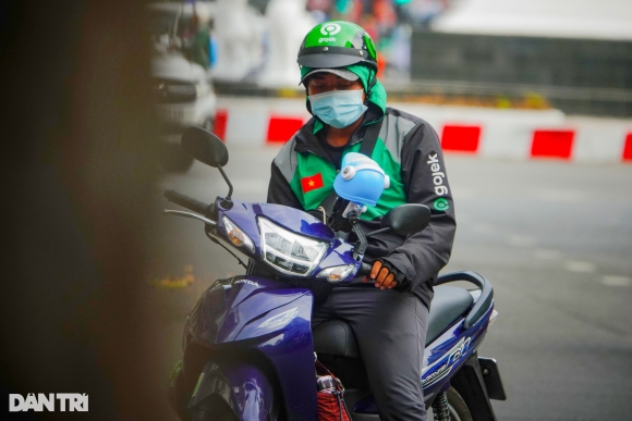 1 Gojek Rut Khoi Thi Truong Viet Tai Xe Choang Vang Chua Dam Noi Voi Vo