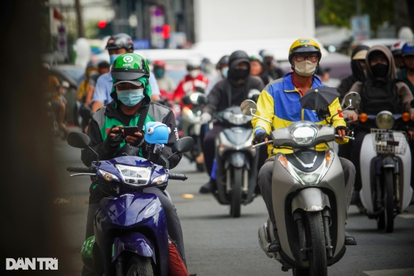 3 Gojek Rut Khoi Thi Truong Viet Tai Xe Choang Vang Chua Dam Noi Voi Vo