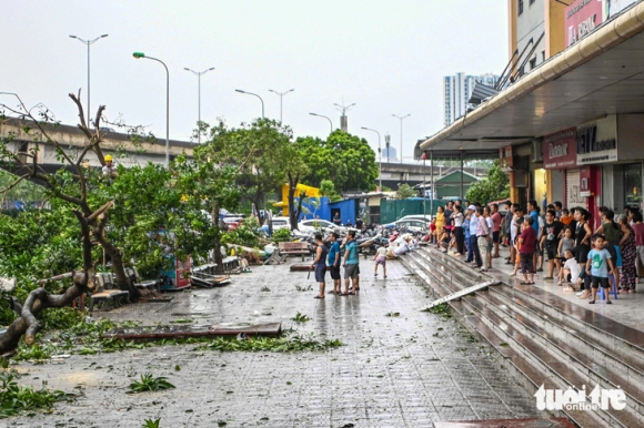 2 Nguoi Ha Noi Hoi Ha Don Dep Sau Bao Yagi