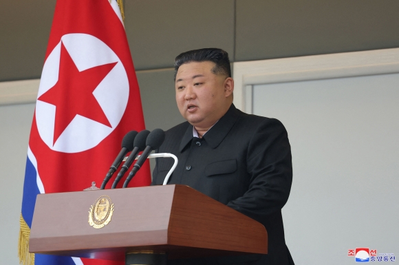 1 Ong Kim Jong Un Muon Tang Gap Boi Kho Vu Khi Hat Nhan Trieu Tien