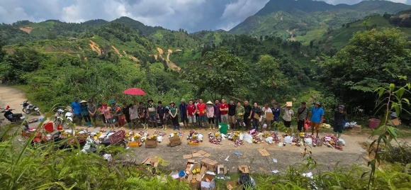 1 Nguoi Dan Lao Cai Bat Khoc Khi Nhan Do An Cuu Tro Vi Ly Do Dac Biet Nhin Doi Thien Nguyen Cang Ne Phuc