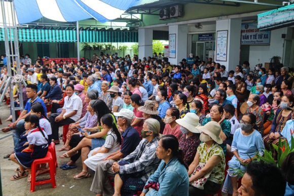 1 Gan 1000 Nguoi Dan Da Nang Duoc Kham Benh Cap Thuoc Mien Phi