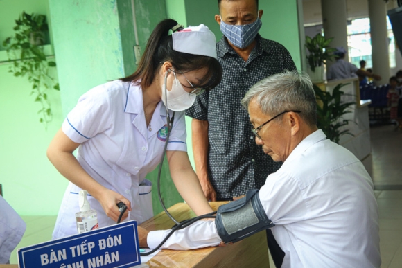 2 Gan 1000 Nguoi Dan Da Nang Duoc Kham Benh Cap Thuoc Mien Phi